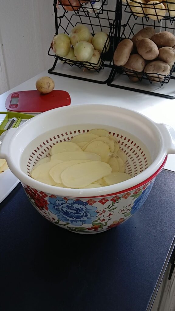 scalloped potato slices