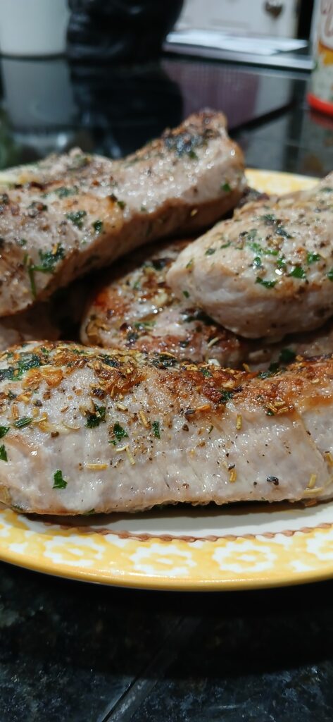 seared seasoned pork chops